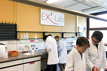 Besucher des Boys Days im Schülerlabor Ex3-Lab