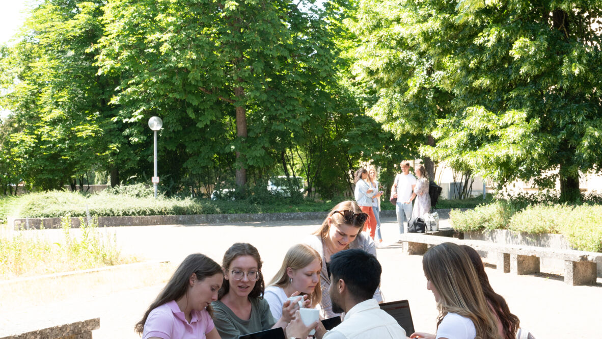 Studentinnen_Campus_3