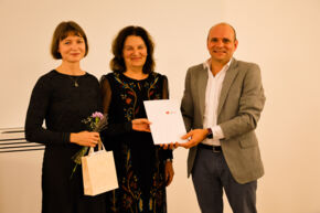 Olga Sidorova (left) was awarded the DAAD Prize 2025 at the PH Weingarten. The certificate was presented by Dr. Tim Kaiser and Dr. Anny Schweigkofler Kuhn. Photo: Svenja Duncker DAAD Award for Olga Sidorova