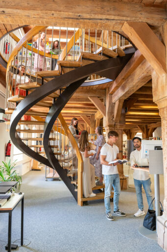 Hochschulbibliothek (9) Hochschulbibliothek (9)