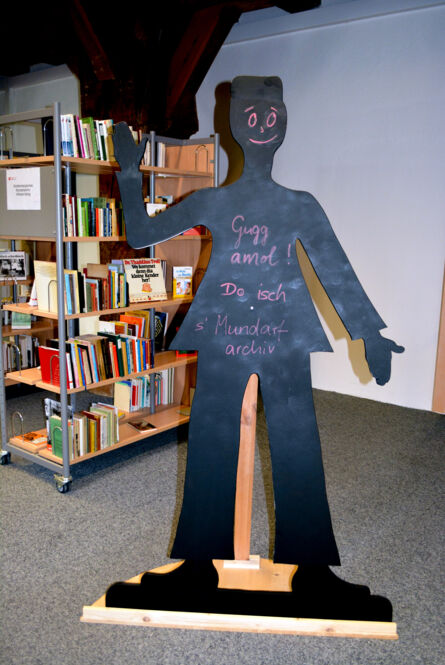 Bei der Eröffnung des Mundartarchivs an der PH Weingarten stand der Dialekt im Mittelpunkt. So wurden die Besucherinnen und Besucher selbstverständlich auf Schwäbisch begrüßt. PH_Eroeffnung_Mundartarchiv_02_b