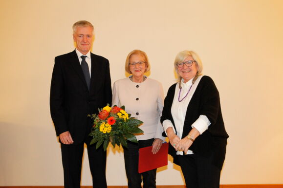 Verleihung_der_Wuerde_einer_Ehrenbuergerin__Akademische_Jahresfeier_2024_10 Verleihung_der_Wuerde_einer_Ehrenbuergerin__Akademische_Jahresfeier_2024_10