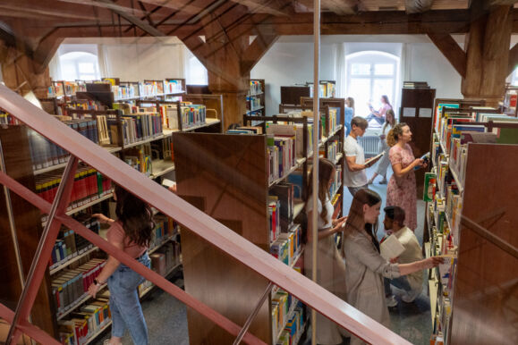 Hochschulbibliothek (2) Hochschulbibliothek (2)