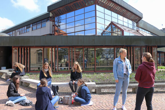 Studierende auf dem Campus PH Campus