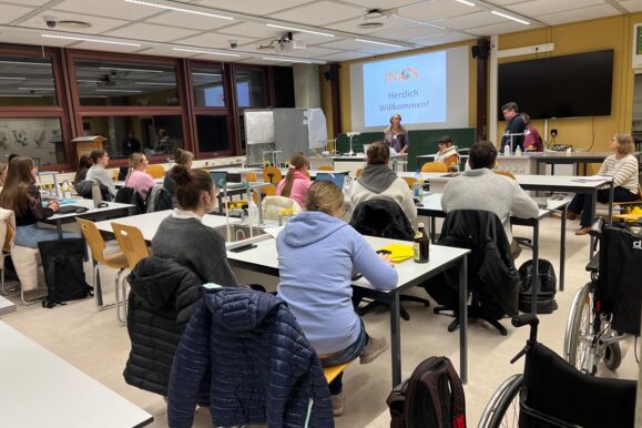 1. C9B62751-6F94-4BCD-840D-255565EB83B9