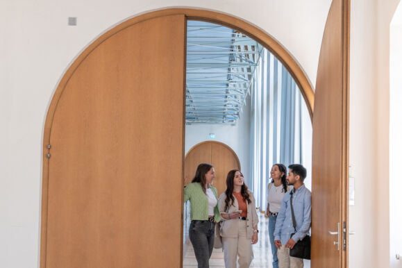 Schlossbau_Studierende (8) Schlossbau_Studierende (8)