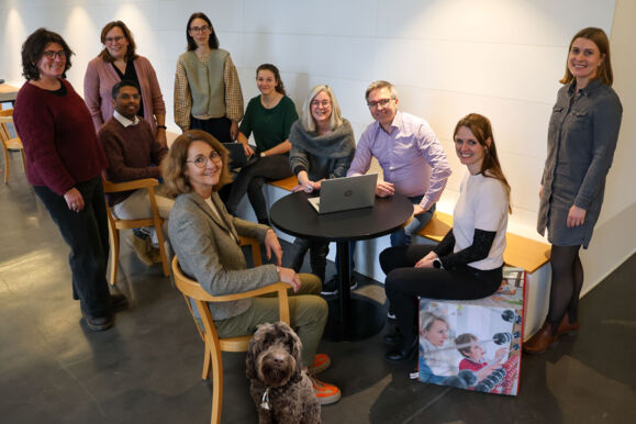 SITZGRUPPE_Gruppe3_Fach-Psychologie-Hund-2025_49-1 SITZGRUPPE_Gruppe3_Fach-Psychologie-Hund-2025_49-1