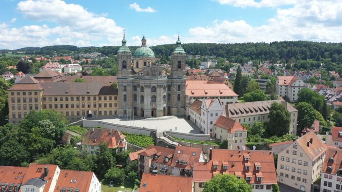Schlossbau mit Basilika Schlossbau mit Basilika