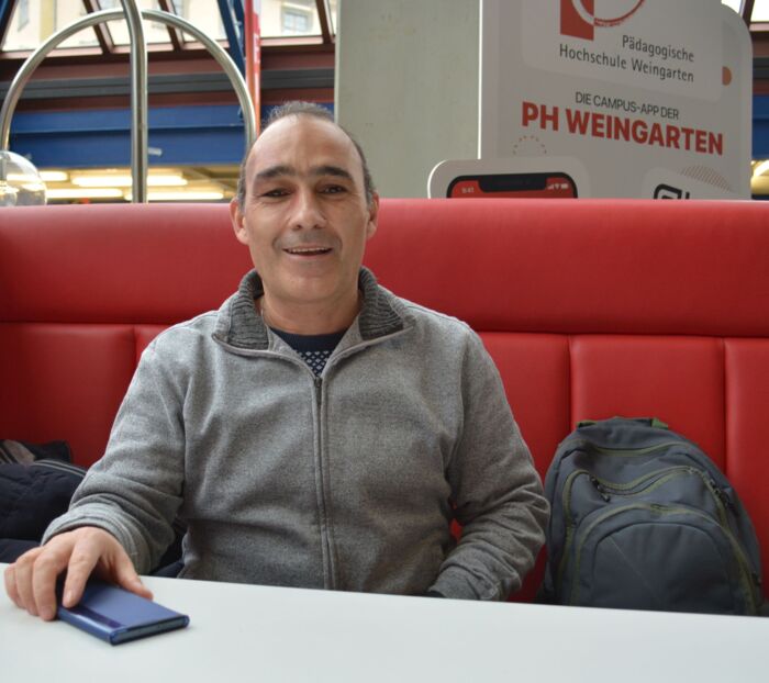 Der aus dem Iran stammende Lehrer Arash Malek wurde an der Pädagogischen Hochschule Weingarten für sein großes ehrenamtliches Engagement mit dem DAAD-Preis ausgezeichnet. Foto: Barbara Müller PH_DAAD_Preis_Arash_Malek_02